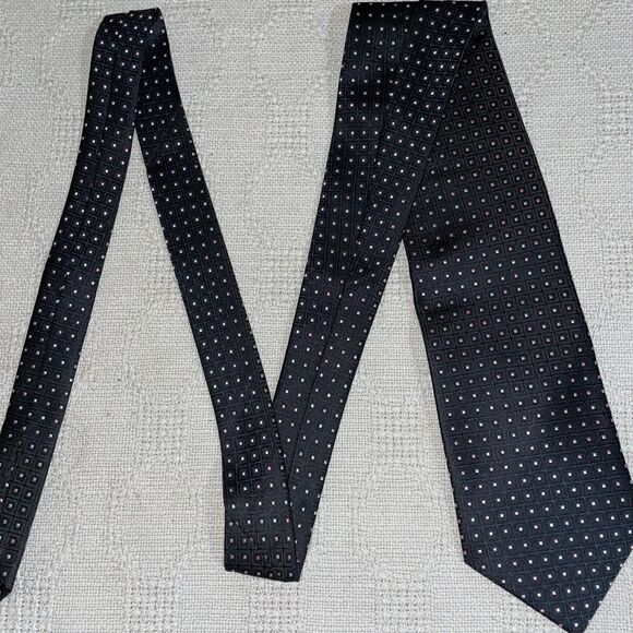 Burberry Men’s Dress Tie Size 58” 3.75” Black Cubed Business Formal City Italy - Picture 5 of 12